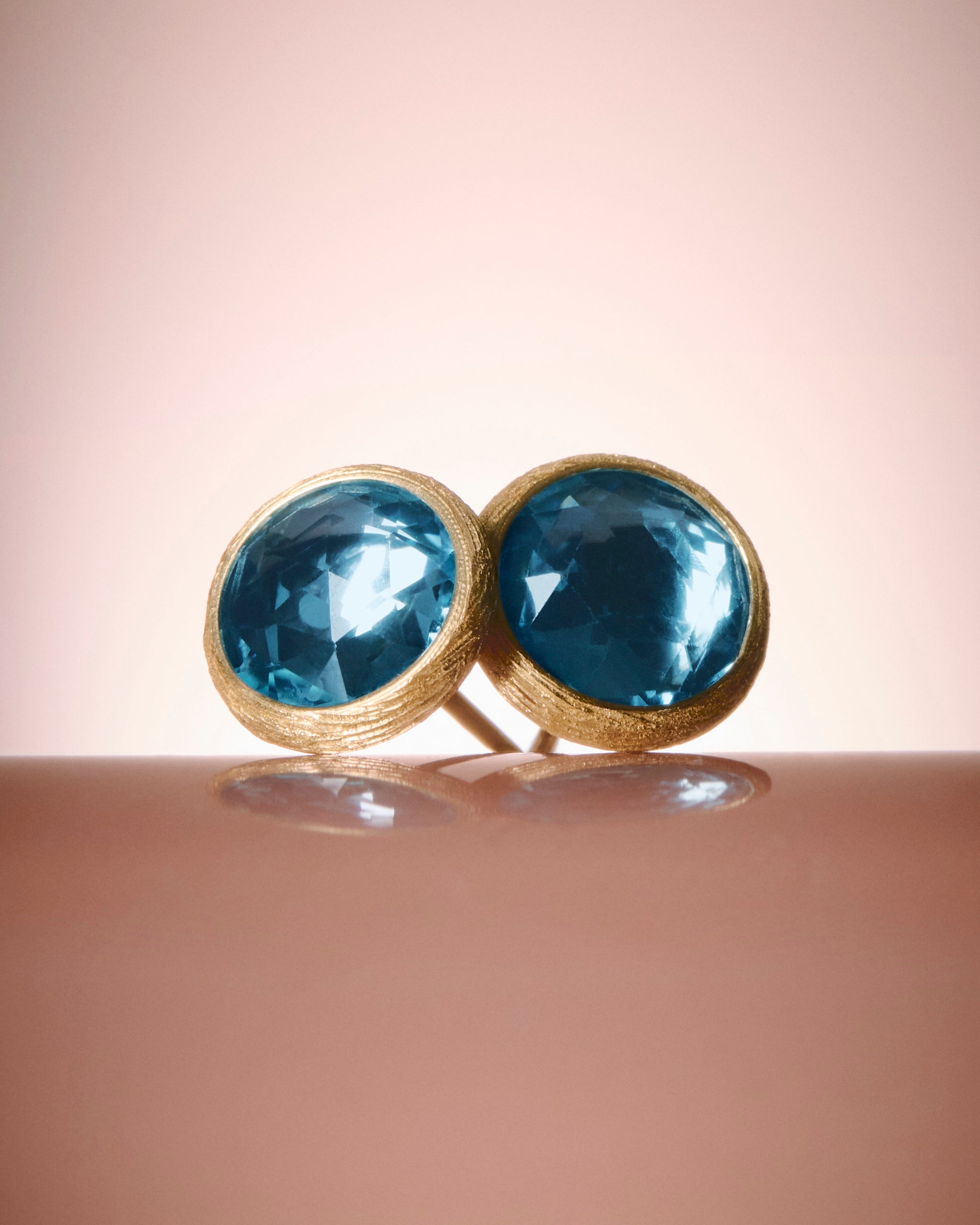 18kt yellow gold stud earrings with sky topaz, small – Marco Bicego