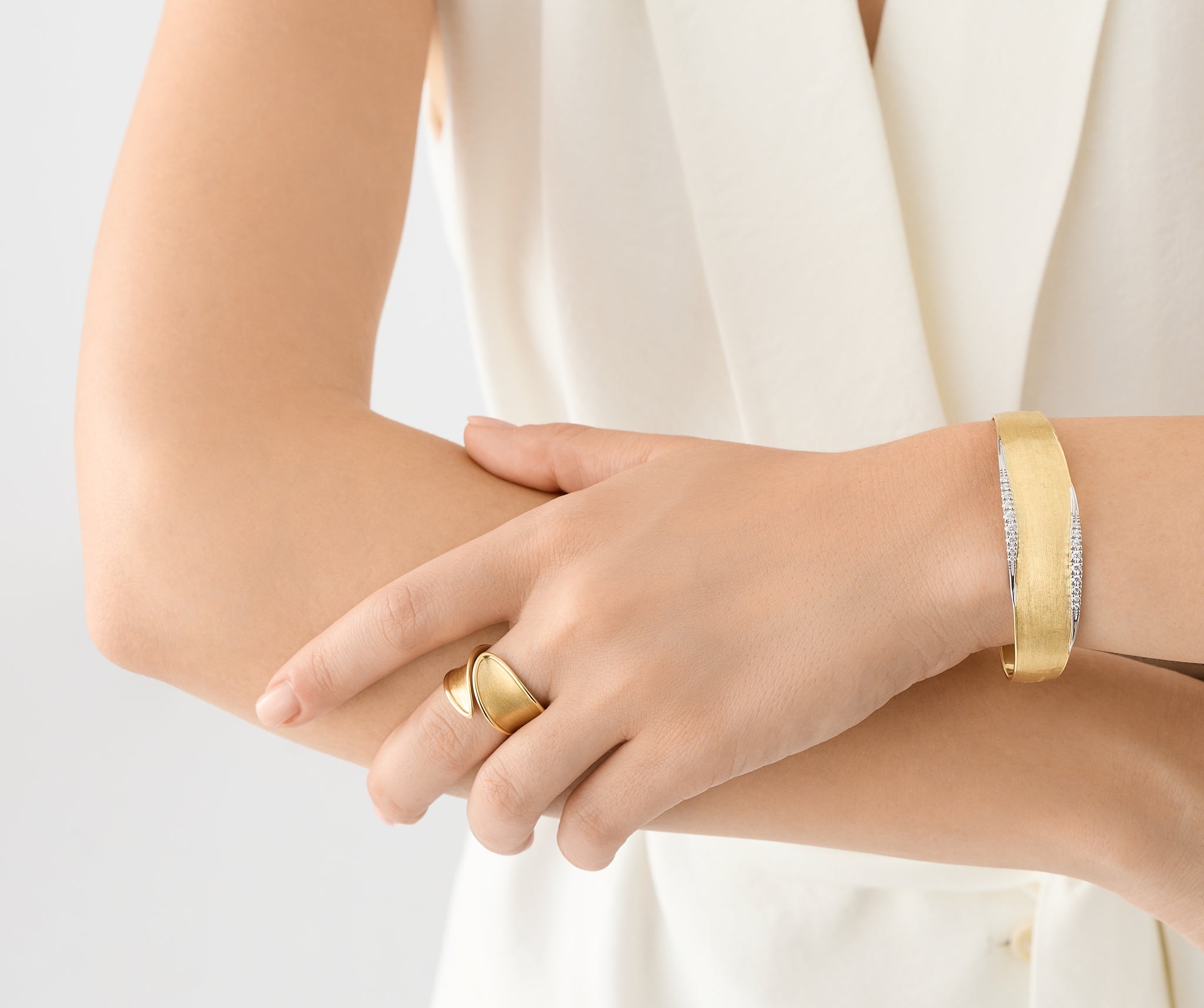 18kt yellow gold band ring, large – Marco Bicego