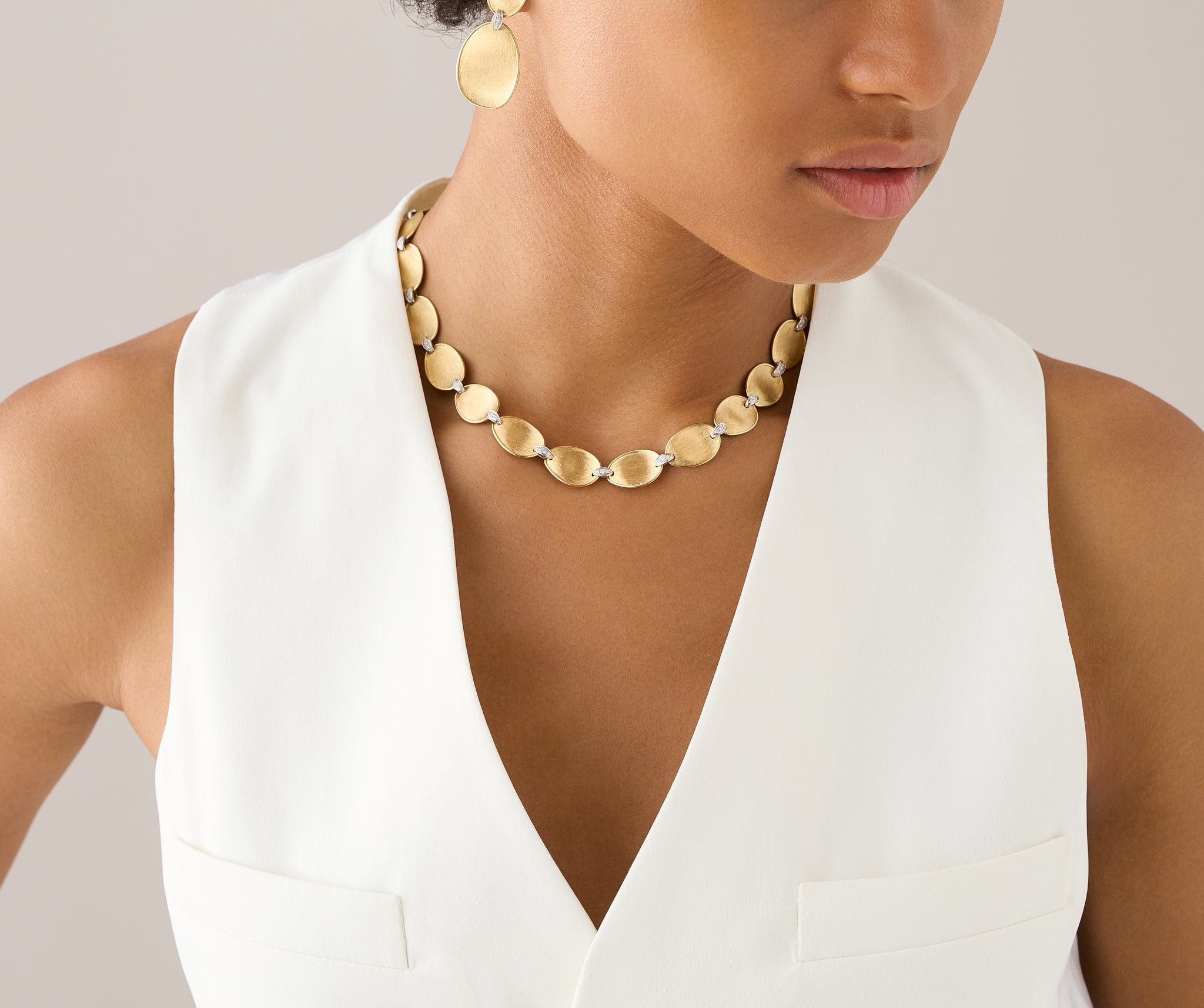 Women's Gold Necklaces Online: Unique and Exclusive Design