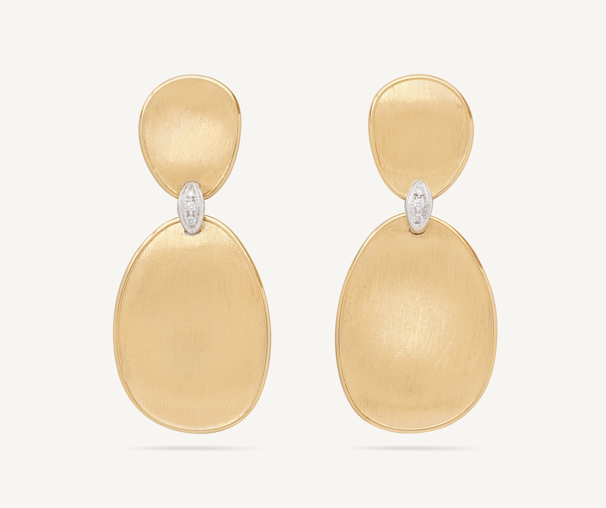 Orecchini donna in Oro bianco e Zirconi Campanella Ovale con Onde