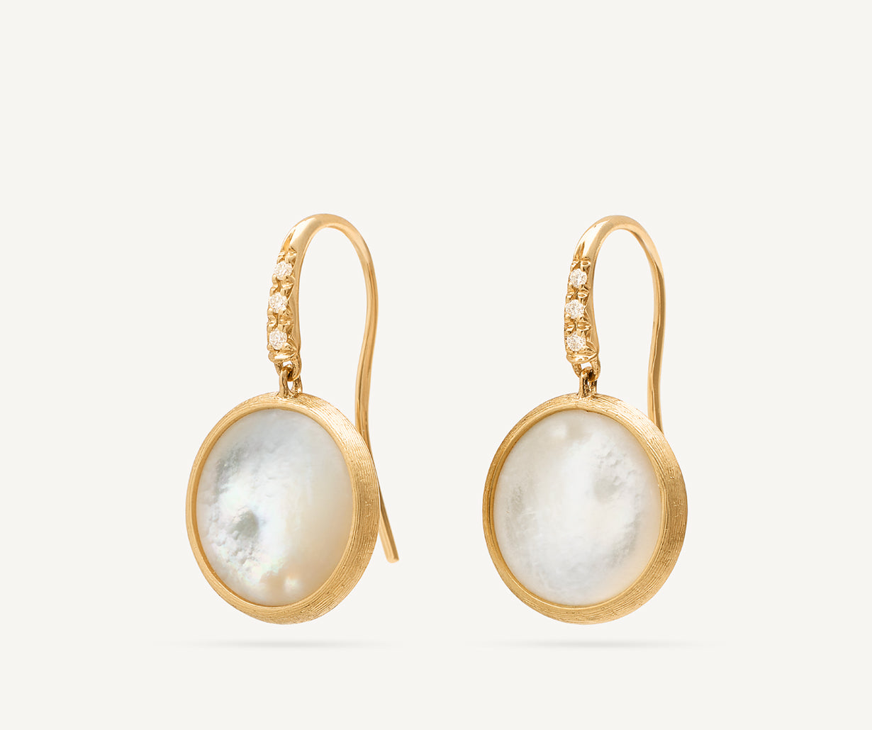 18kt yellow gold diamond-studded mother of pearl earrings – Marco 
