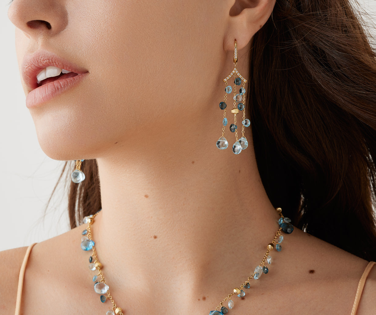 Daisy London - Orecchini A Cerchio In Ottone Placcato Oro 18 K Con Pendenti Con Perle Sintetiche Daisy London - Orecchini A Cerchio In Ottone Placcato Oro 18 K Con Pendenti Con Perle Sintetiche